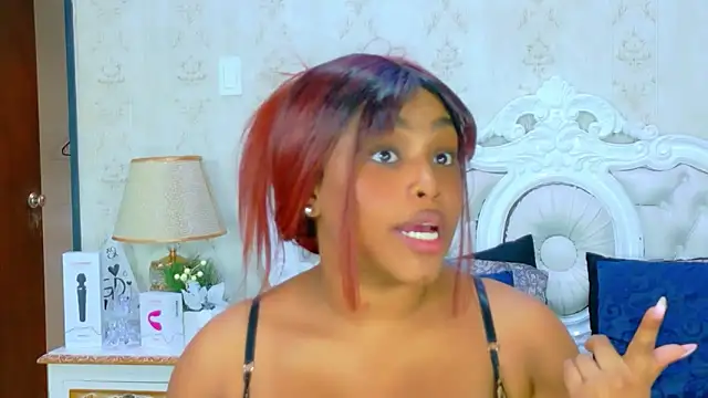 Snapshot of TianahGlow chatting on February 7, 2026, 8:28 pm TianahGlow online show from February 7, 2026, 8:28 pm