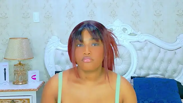 Snapshot of TianahGlow chatting on February 10, 2026, 8:19 pm TianahGlow online show from February 10, 2026, 8:19 pm