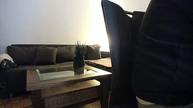 molicaremolicare online show from October 23, 2025, 9:02 pm