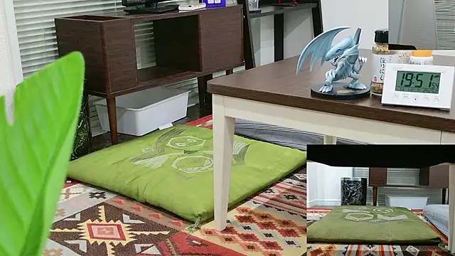 Snapshot of YARASERO-kun chatting on November 1, 2025, 10:53 am YARASERO-kun online show from November 1, 2025, 10:53 am