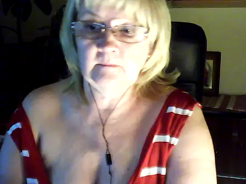 Snapshot of Violet5364 chatting on November 19, 2025, 9:26 pm Violet5364 online show from November 19, 2025, 9:26 pm