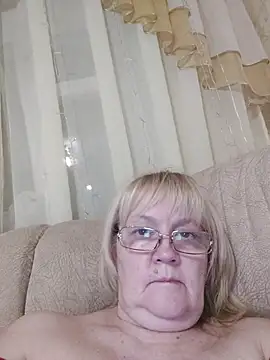 Snapshot of Violet5364 chatting on December 2, 2025, 8:32 pm Violet5364 online show from December 2, 2025, 8:32 pm