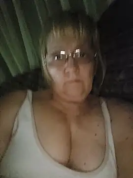 Snapshot of Violet5364 chatting on April 10, 2026, 8:49 pm Violet5364 online show from April 10, 2026, 8:49 pm