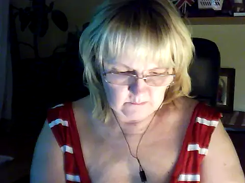 Snapshot of Violet5364 chatting on November 21, 2025, 9:36 pm Violet5364 online show from November 21, 2025, 9:36 pm