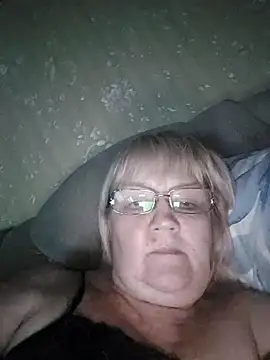 Snapshot of Violet5364 chatting on November 25, 2025, 9:37 pm Violet5364 online show from November 25, 2025, 9:37 pm