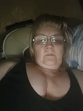 Snapshot of Violet5364 chatting on March 14, 2026, 9:43 pm Violet5364 online show from March 14, 2026, 9:43 pm