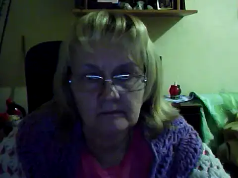 Snapshot of Violet5364 chatting on February 15, 2025, 5:50 pm Violet5364 online show from February 15, 2025, 5:50 pm