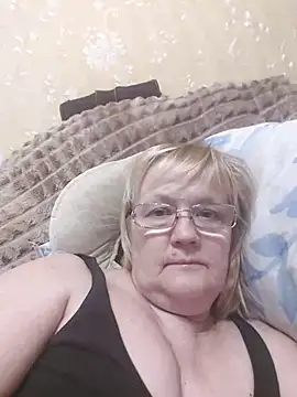 Snapshot of Violet5364 chatting on March 13, 2026, 9:42 pm Violet5364 online show from March 13, 2026, 9:42 pm