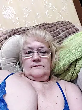 Snapshot of Violet5364 chatting on January 8, 2026, 9:54 pm Violet5364 online show from January 8, 2026, 9:54 pm