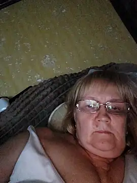 Snapshot of Violet5364 chatting on April 1, 2026, 9:01 pm Violet5364 online show from April 1, 2026, 9:01 pm