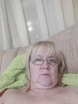 Snapshot of Violet5364 chatting on December 4, 2025, 8:41 pm Violet5364 online show from December 4, 2025, 8:41 pm