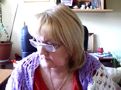 Snapshot of Violet5364 chatting on February 17, 2025, 1:44 pm Violet5364 online show from February 17, 2025, 1:44 pm