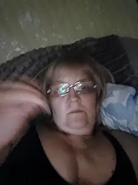 Snapshot of Violet5364 chatting on March 27, 2026, 9:49 pm Violet5364 online show from March 27, 2026, 9:49 pm