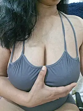 Snapshot of Jassi_Does chatting on July 18, 2026, 9:23 pm Jassi Does online show from July 18, 2026, 9:23 pm