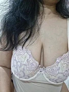 Snapshot of Jassi_Does chatting on June 7, 2026, 5:29 pm Jassi Does online show from June 7, 2026, 5:29 pm