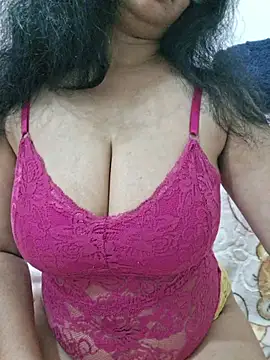 Snapshot of Jassi_Does chatting on July 1, 2026, 9:04 pm Jassi Does online show from July 1, 2026, 9:04 pm