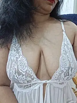 Snapshot of Jassi_Does chatting on August 2, 2026, 6:38 pm Jassi Does online show from August 2, 2026, 6:38 pm