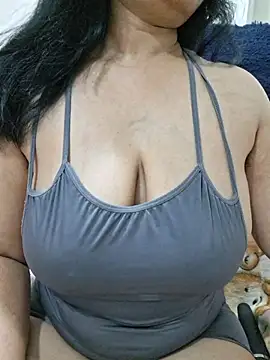 Snapshot of Jassi_Does chatting on July 11, 2026, 10:10 pm Jassi Does online show from July 11, 2026, 10:10 pm