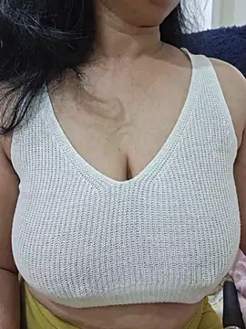 Snapshot of Jassi_Does chatting on July 22, 2026, 9:06 pm Jassi Does online show from July 22, 2026, 9:06 pm