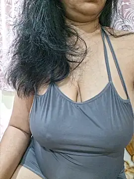 Snapshot of Jassi_Does chatting on June 5, 2026, 9:42 pm Jassi Does online show from June 5, 2026, 9:42 pm