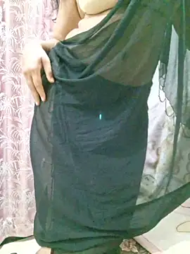 Snapshot of Jassi_Does chatting on June 25, 2026, 8:58 pm Jassi Does online show from June 25, 2026, 8:58 pm