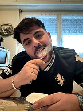 Sex-10-10 online show from December 3, 2025, 11:31 am