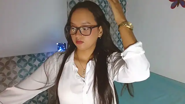 Emilybateee online show from November 3, 2025, 3:26 pm