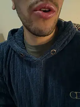 yaxxx03 online show from October 20, 2025, 5:02 pm