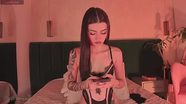 Snapshot of Giselle_royy chatting on June 25, 2026, 1:27 pm Giselle royy online show from June 25, 2026, 1:27 pm