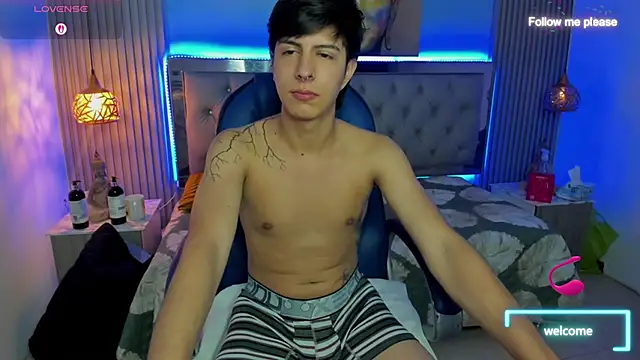 Snapshot of Estiv18_ chatting on October 17, 2025, 7:44 am Estiv18 online show from October 17, 2025, 7:44 am