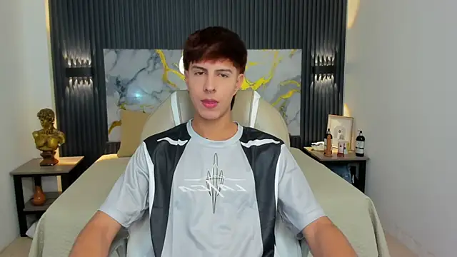 Snapshot of Estiv18_ chatting on November 29, 2025, 2:55 am Estiv18 online show from November 29, 2025, 2:55 am