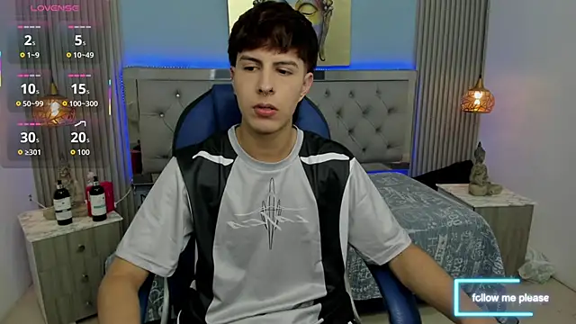 Snapshot of Estiv18_ chatting on November 30, 2025, 2:45 am Estiv18 online show from November 30, 2025, 2:45 am