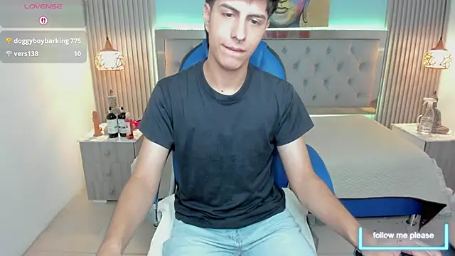 Snapshot of Estiv18_ chatting on November 16, 2025, 9:58 am Estiv18 online show from November 16, 2025, 9:58 am