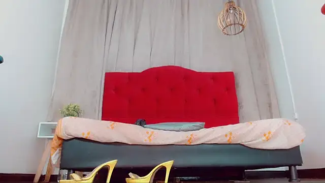 Snapshot of katha_Crawford chatting on October 22, 2025, 7:02 pm katha Crawford online show from October 22, 2025, 7:02 pm