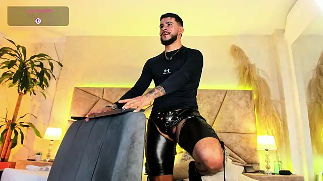 Snapshot of DickGriffith_ chatting on November 1, 2025, 11:04 am DickGriffith online show from November 1, 2025, 11:04 am