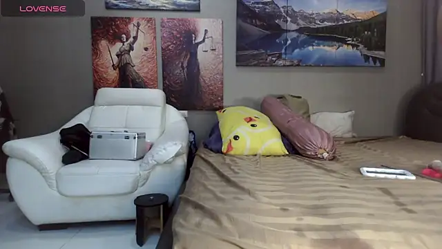 DarkDiamondx online show from November 15, 2025, 5:39 pm