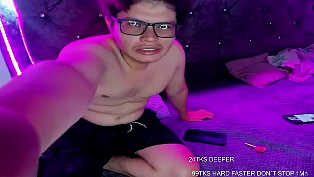 EmilyPacho  online show from October 12, 2025, 9:10 am