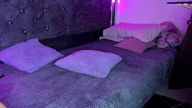 EmilyPacho  online show from October 2, 2025, 9:12 am