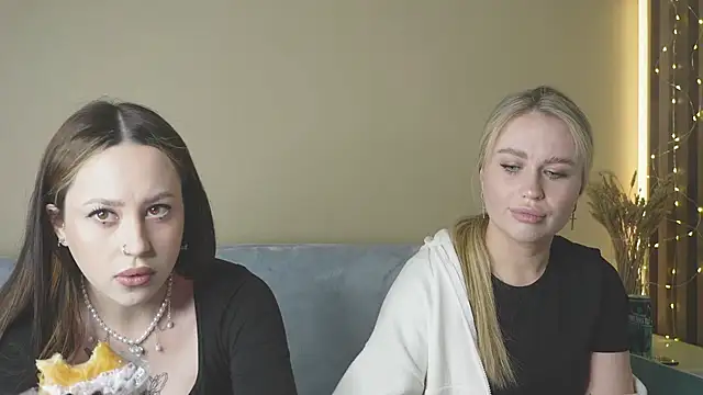 girlstirp online show from March 21, 2025, 9:23 am