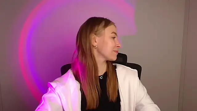 Snapshot of Dana_flowers chatting on October 25, 2025, 5:28 am Dana flowers online show from October 25, 2025, 5:28 am