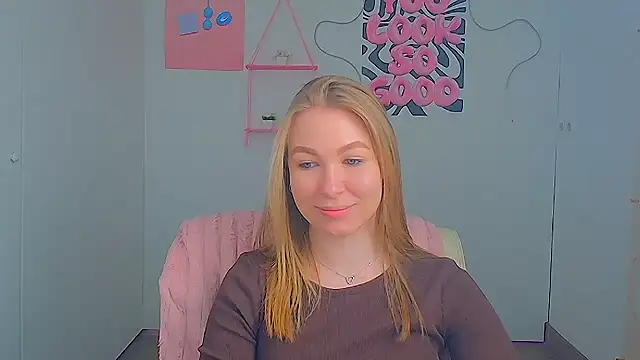 Snapshot of Dana_flowers chatting on May 12, 2026, 5:37 am Dana flowers online show from May 12, 2026, 5:37 am
