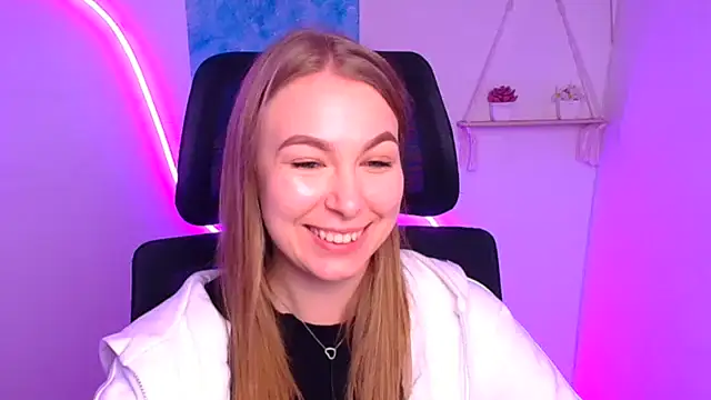 Snapshot of Dana_flowers chatting on November 16, 2025, 12:32 pm Dana flowers online show from November 16, 2025, 12:32 pm