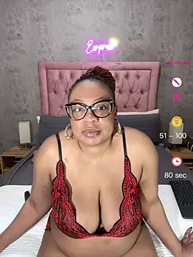 Snapshot of VixenRoyaleX chatting on July 3, 2026, 3:57 am VixenRoyaleX online show from July 3, 2026, 3:57 am