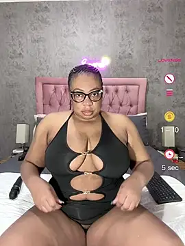 VixenRoyaleX online show from May 2, 2026, 2:17 am