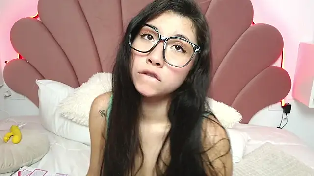 Snapshot of ScarlletRays chatting on March 15, 2025, 7:59 pm ScarlletRays online show from March 15, 2025, 7:59 pm