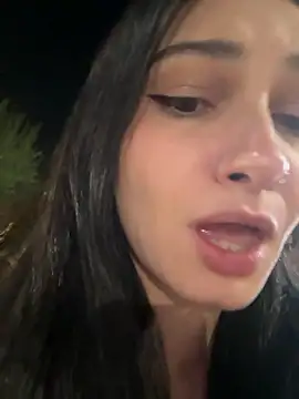 lunalovelee online show from October 19, 2025, 3:26 pm