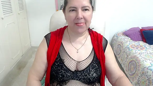 leonela 69 online show from May 4, 2026, 11:40 pm