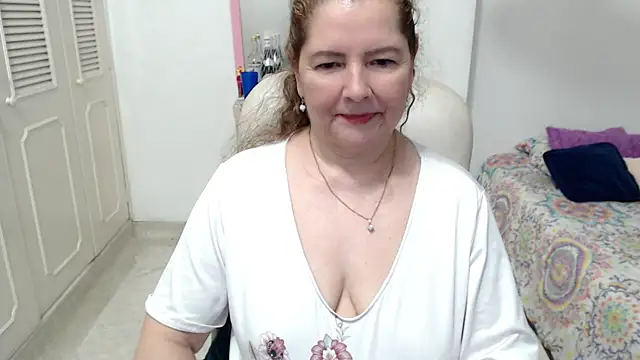 leonela 69 online show from August 3, 2026, 9:04 am