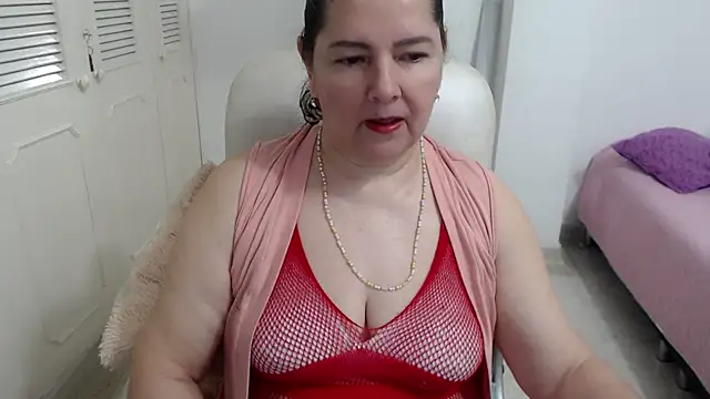leonela 69 online show from April 23, 2026, 2:07 am
