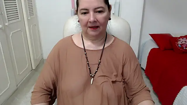 leonela 69 online show from June 26, 2026, 11:32 pm